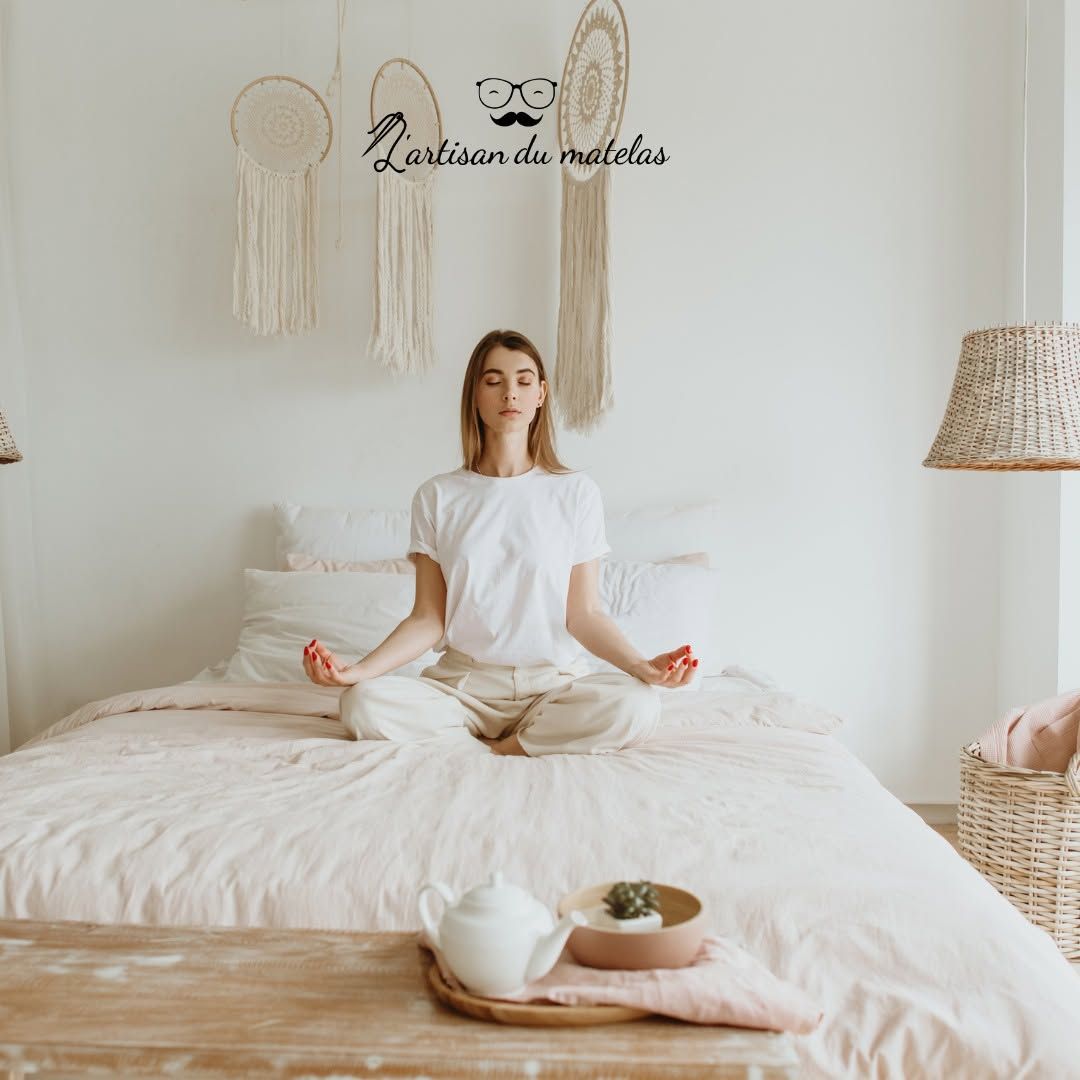 Chambre claire avec un grand lit, L'Artisan du Matelas